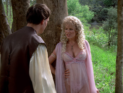 extant_XenaWarriorPrincess_2x16-ForHimtheBellTolls_01294