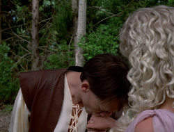 extant_XenaWarriorPrincess_2x16-ForHimtheBellTolls_01336