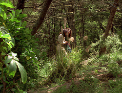extant_XenaWarriorPrincess_2x16-ForHimtheBellTolls_01352