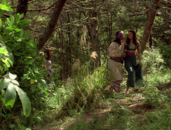 extant_XenaWarriorPrincess_2x16-ForHimtheBellTolls_01355