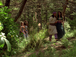 extant_XenaWarriorPrincess_2x16-ForHimtheBellTolls_01356