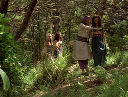 extant_XenaWarriorPrincess_2x16-ForHimtheBellTolls_01358
