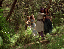 extant_XenaWarriorPrincess_2x16-ForHimtheBellTolls_01359