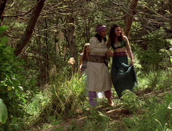 extant_XenaWarriorPrincess_2x16-ForHimtheBellTolls_01360
