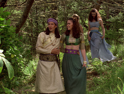 extant_XenaWarriorPrincess_2x16-ForHimtheBellTolls_01366