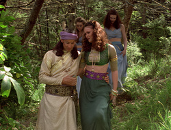 extant_XenaWarriorPrincess_2x16-ForHimtheBellTolls_01368