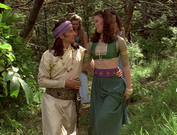 extant_XenaWarriorPrincess_2x16-ForHimtheBellTolls_01369