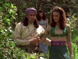 extant_XenaWarriorPrincess_2x16-ForHimtheBellTolls_01375