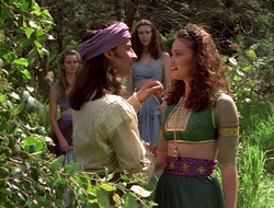 extant_XenaWarriorPrincess_2x16-ForHimtheBellTolls_01378