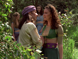 extant_XenaWarriorPrincess_2x16-ForHimtheBellTolls_01383