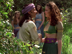 extant_XenaWarriorPrincess_2x16-ForHimtheBellTolls_01386