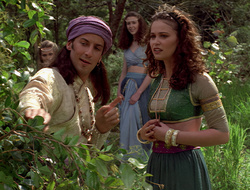 extant_XenaWarriorPrincess_2x16-ForHimtheBellTolls_01395