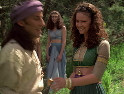extant_XenaWarriorPrincess_2x16-ForHimtheBellTolls_01406