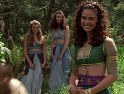 extant_XenaWarriorPrincess_2x16-ForHimtheBellTolls_01407