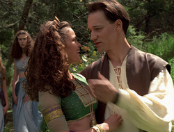 extant_XenaWarriorPrincess_2x16-ForHimtheBellTolls_01413
