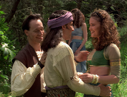 extant_XenaWarriorPrincess_2x16-ForHimtheBellTolls_01420