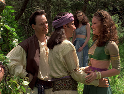 extant_XenaWarriorPrincess_2x16-ForHimtheBellTolls_01425