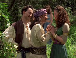 extant_XenaWarriorPrincess_2x16-ForHimtheBellTolls_01436