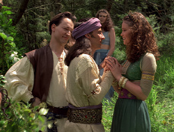 extant_XenaWarriorPrincess_2x16-ForHimtheBellTolls_01437