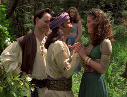 extant_XenaWarriorPrincess_2x16-ForHimtheBellTolls_01438