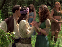 extant_XenaWarriorPrincess_2x16-ForHimtheBellTolls_01439