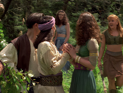 extant_XenaWarriorPrincess_2x16-ForHimtheBellTolls_01440