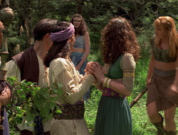 extant_XenaWarriorPrincess_2x16-ForHimtheBellTolls_01441