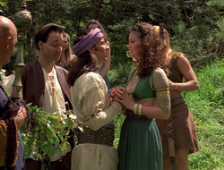 extant_XenaWarriorPrincess_2x16-ForHimtheBellTolls_01450