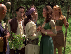 extant_XenaWarriorPrincess_2x16-ForHimtheBellTolls_01453
