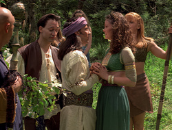 extant_XenaWarriorPrincess_2x16-ForHimtheBellTolls_01455