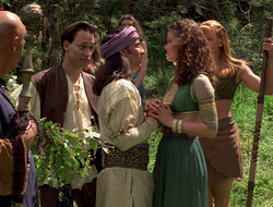 extant_XenaWarriorPrincess_2x16-ForHimtheBellTolls_01456
