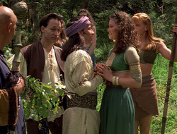 extant_XenaWarriorPrincess_2x16-ForHimtheBellTolls_01457