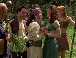 extant_XenaWarriorPrincess_2x16-ForHimtheBellTolls_01458