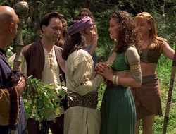extant_XenaWarriorPrincess_2x16-ForHimtheBellTolls_01459