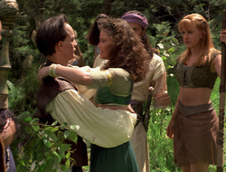 extant_XenaWarriorPrincess_2x16-ForHimtheBellTolls_01467