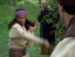 extant_XenaWarriorPrincess_2x16-ForHimtheBellTolls_01535
