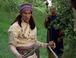 extant_XenaWarriorPrincess_2x16-ForHimtheBellTolls_01545