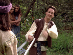 extant_XenaWarriorPrincess_2x16-ForHimtheBellTolls_01549