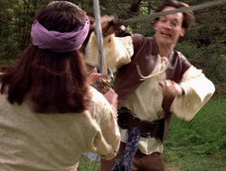 extant_XenaWarriorPrincess_2x16-ForHimtheBellTolls_01550