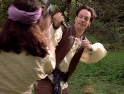extant_XenaWarriorPrincess_2x16-ForHimtheBellTolls_01551