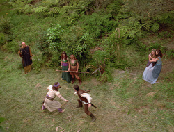 extant_XenaWarriorPrincess_2x16-ForHimtheBellTolls_01552