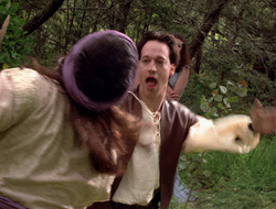 extant_XenaWarriorPrincess_2x16-ForHimtheBellTolls_01556