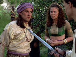 extant_XenaWarriorPrincess_2x16-ForHimtheBellTolls_01581