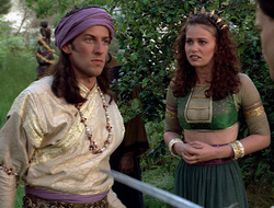 extant_XenaWarriorPrincess_2x16-ForHimtheBellTolls_01582