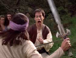 extant_XenaWarriorPrincess_2x16-ForHimtheBellTolls_01591