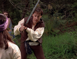 extant_XenaWarriorPrincess_2x16-ForHimtheBellTolls_01595
