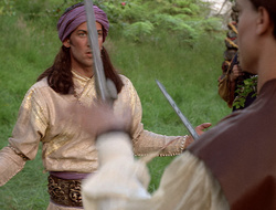 extant_XenaWarriorPrincess_2x16-ForHimtheBellTolls_01632