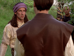 extant_XenaWarriorPrincess_2x16-ForHimtheBellTolls_01637