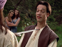 extant_XenaWarriorPrincess_2x16-ForHimtheBellTolls_01644