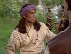 extant_XenaWarriorPrincess_2x16-ForHimtheBellTolls_01656